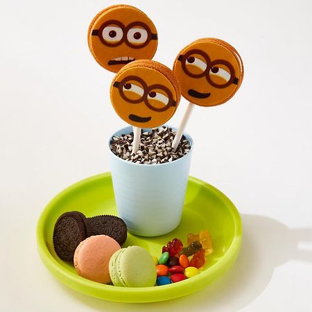 Conrad Bangkok Hotel Eksteriør billede Minion-themed desserts