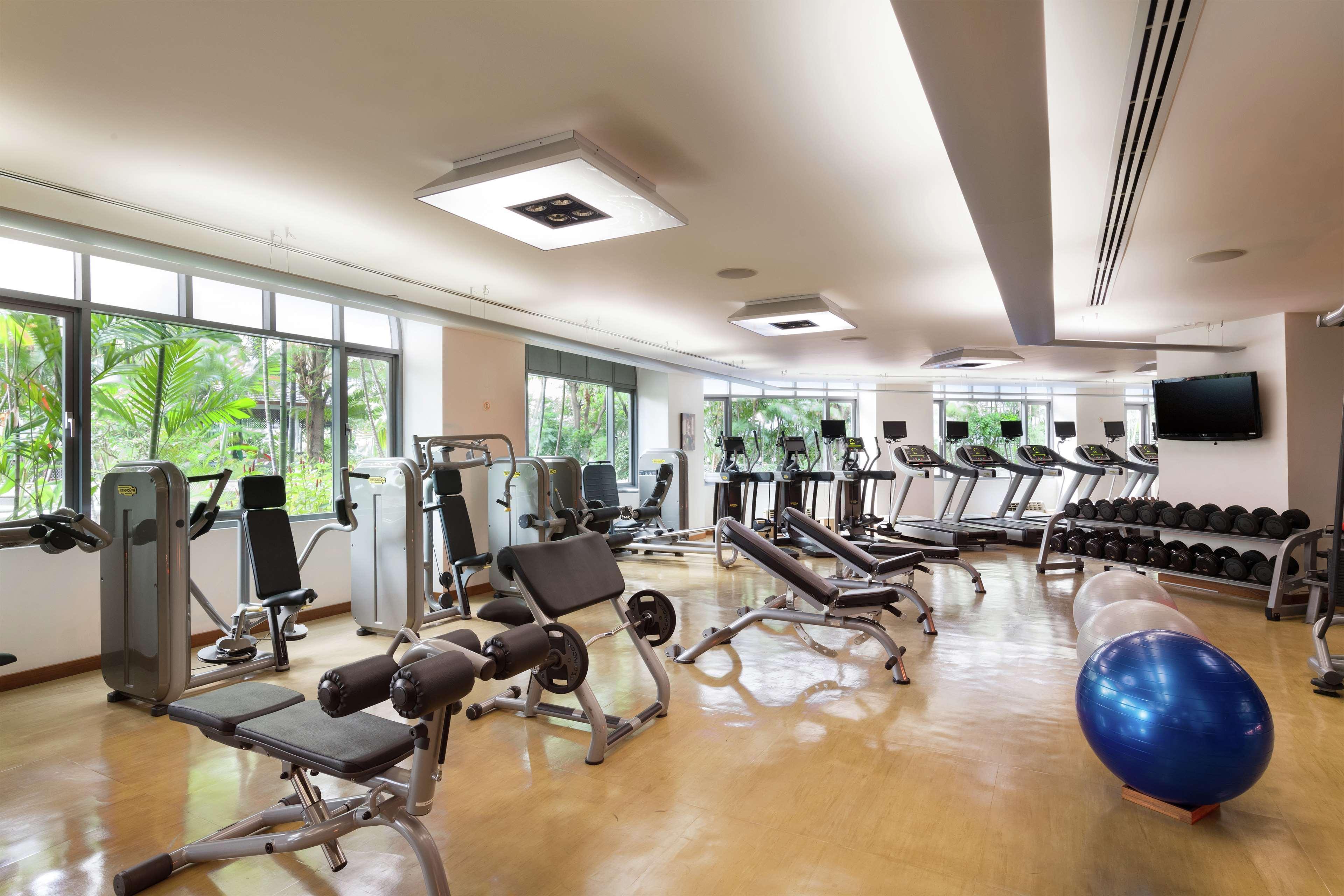 Conrad Bangkok Hotel Eksteriør billede The gym at the hotel