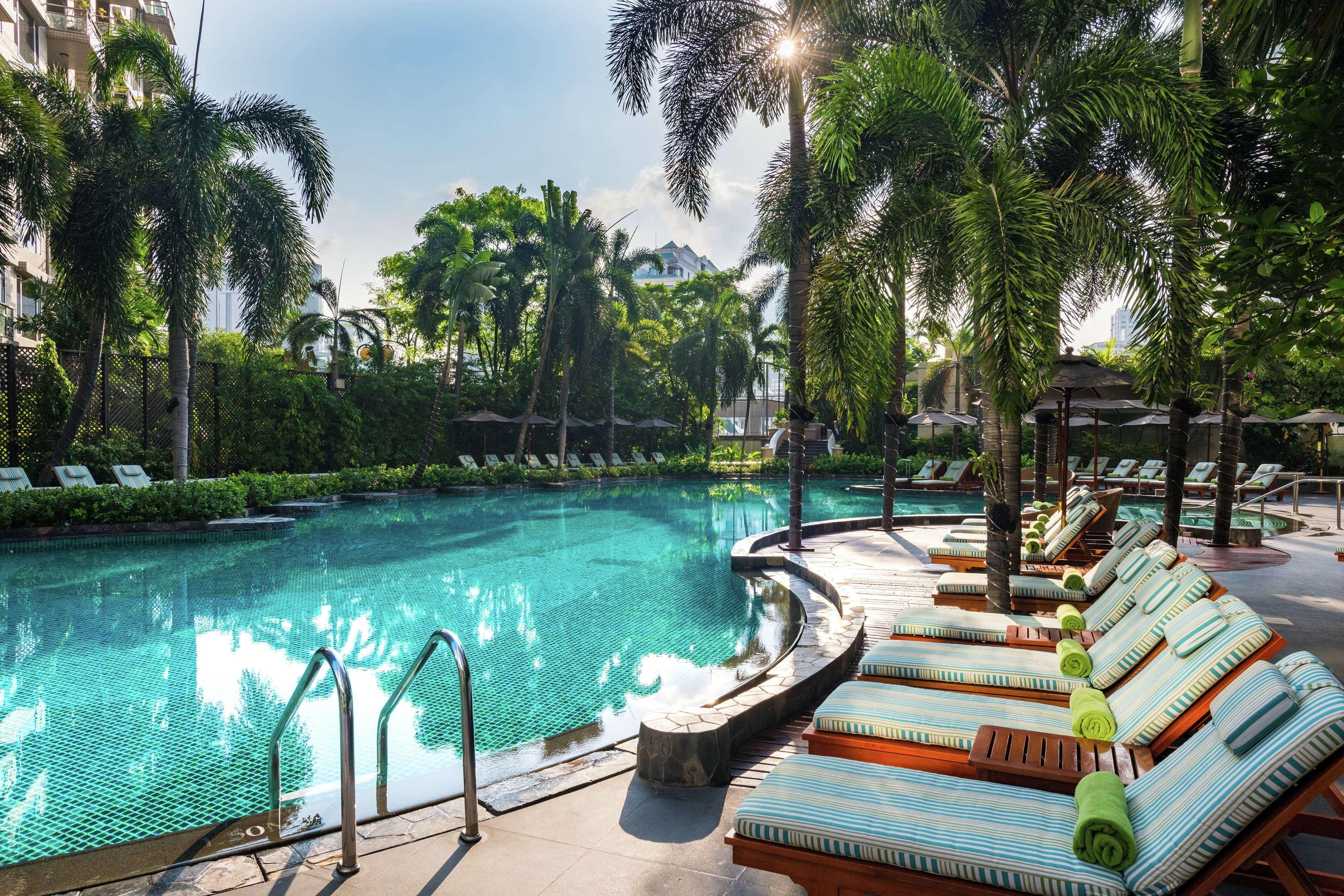 Conrad Bangkok Hotel Eksteriør billede The pool at the Taj Bengal