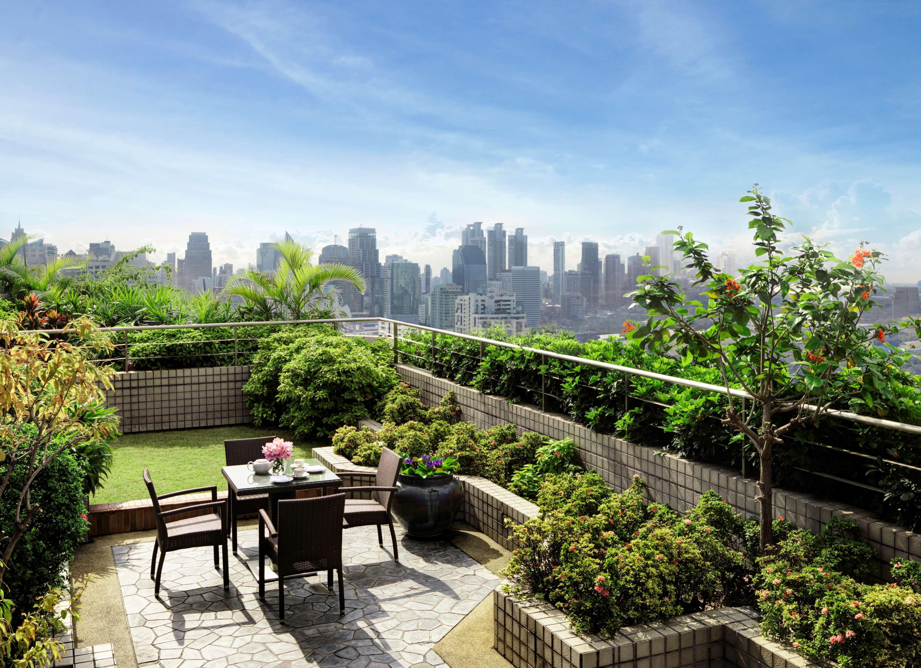 Conrad Bangkok Hotel Eksteriør billede Rooftop garden