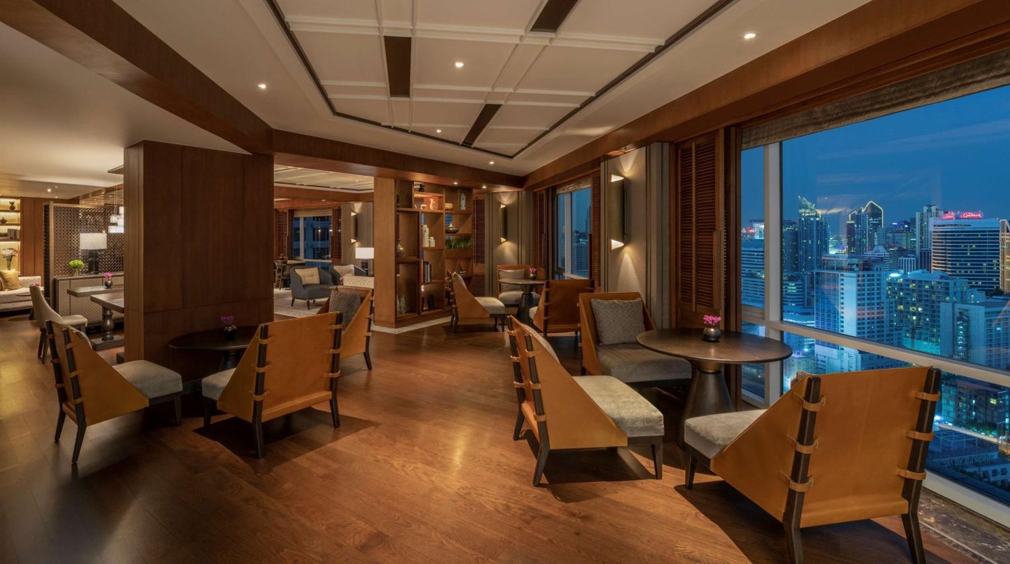 Conrad Bangkok Hotel Eksteriør billede The lounge at the airport