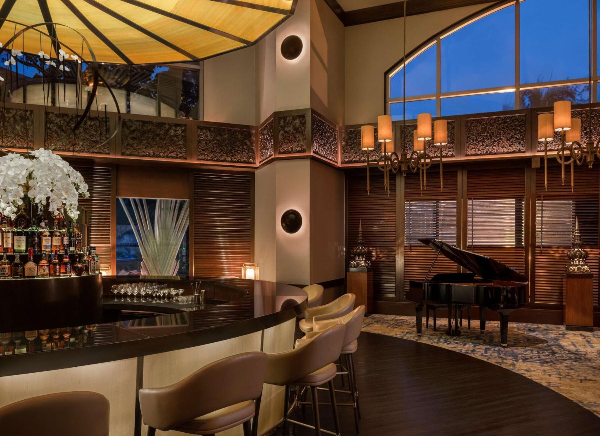Conrad Bangkok Hotel Eksteriør billede The Bar