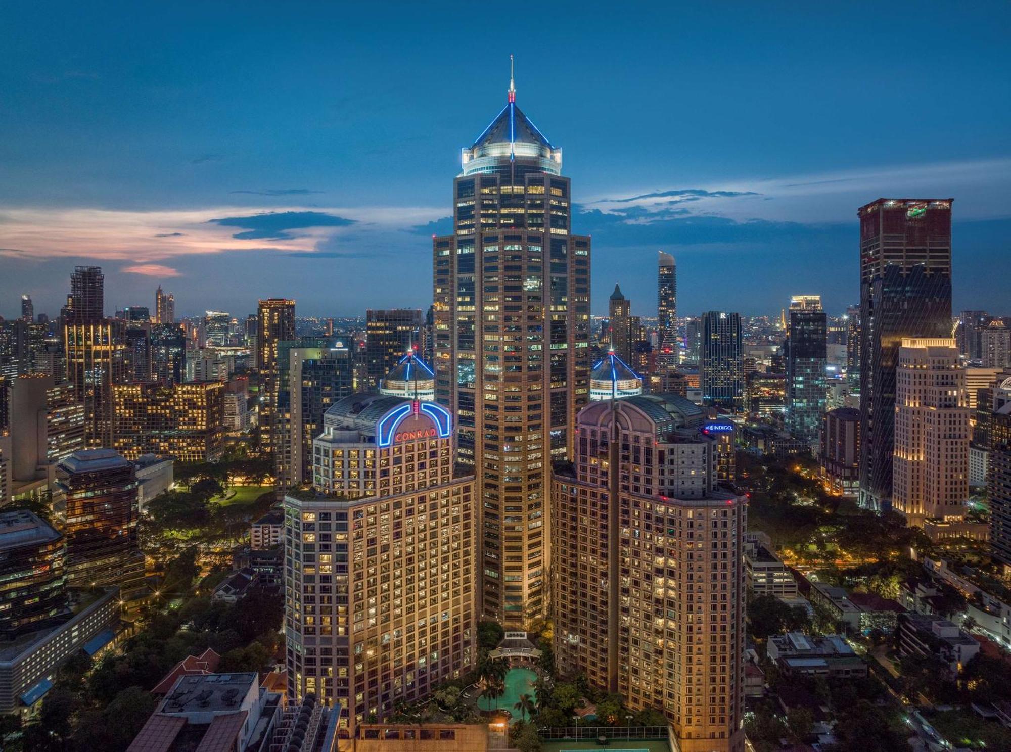 Conrad Bangkok Hotel Eksteriør billede The Empire at dusk
