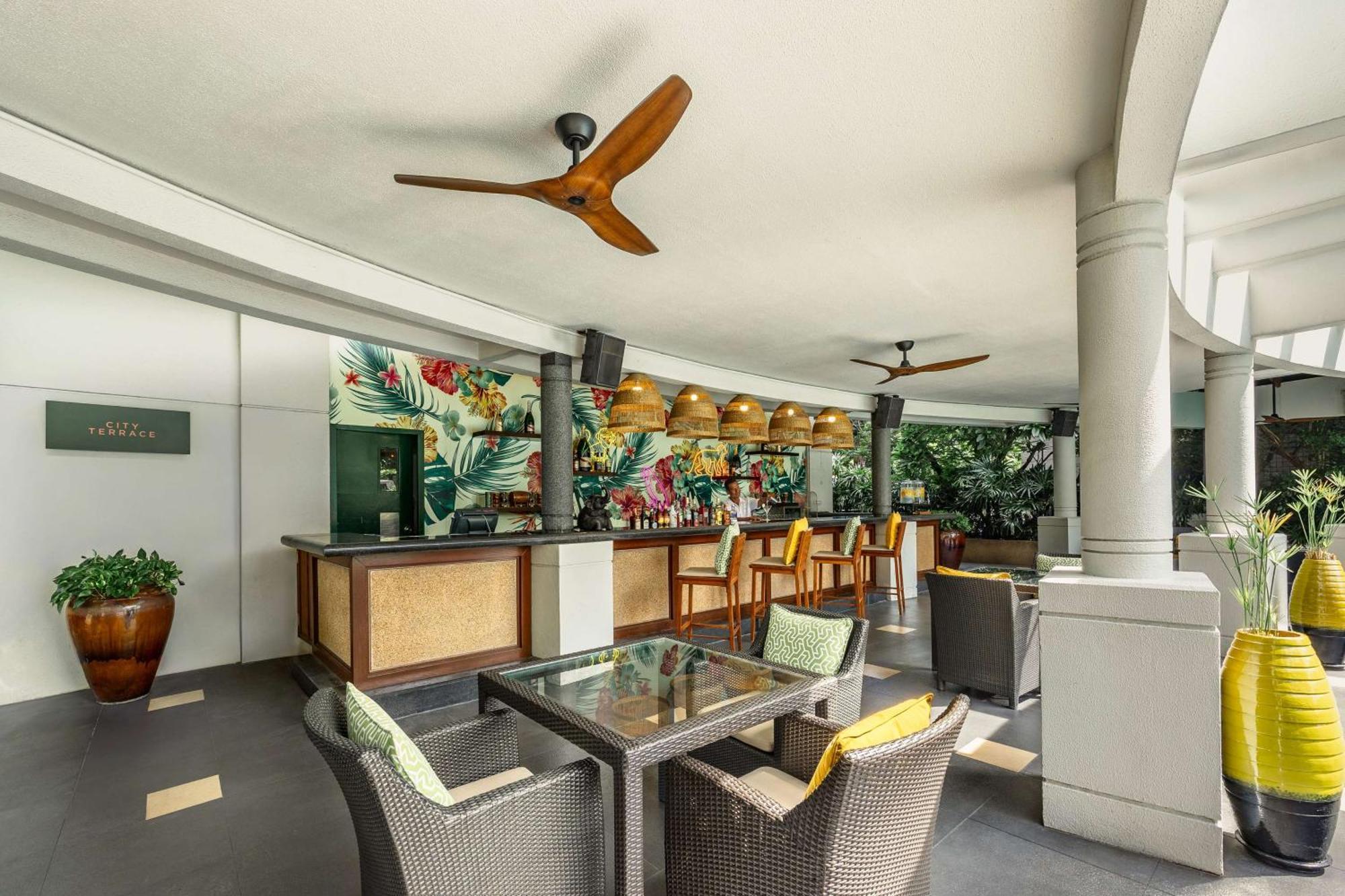 Conrad Bangkok Hotel Eksteriør billede The Bar