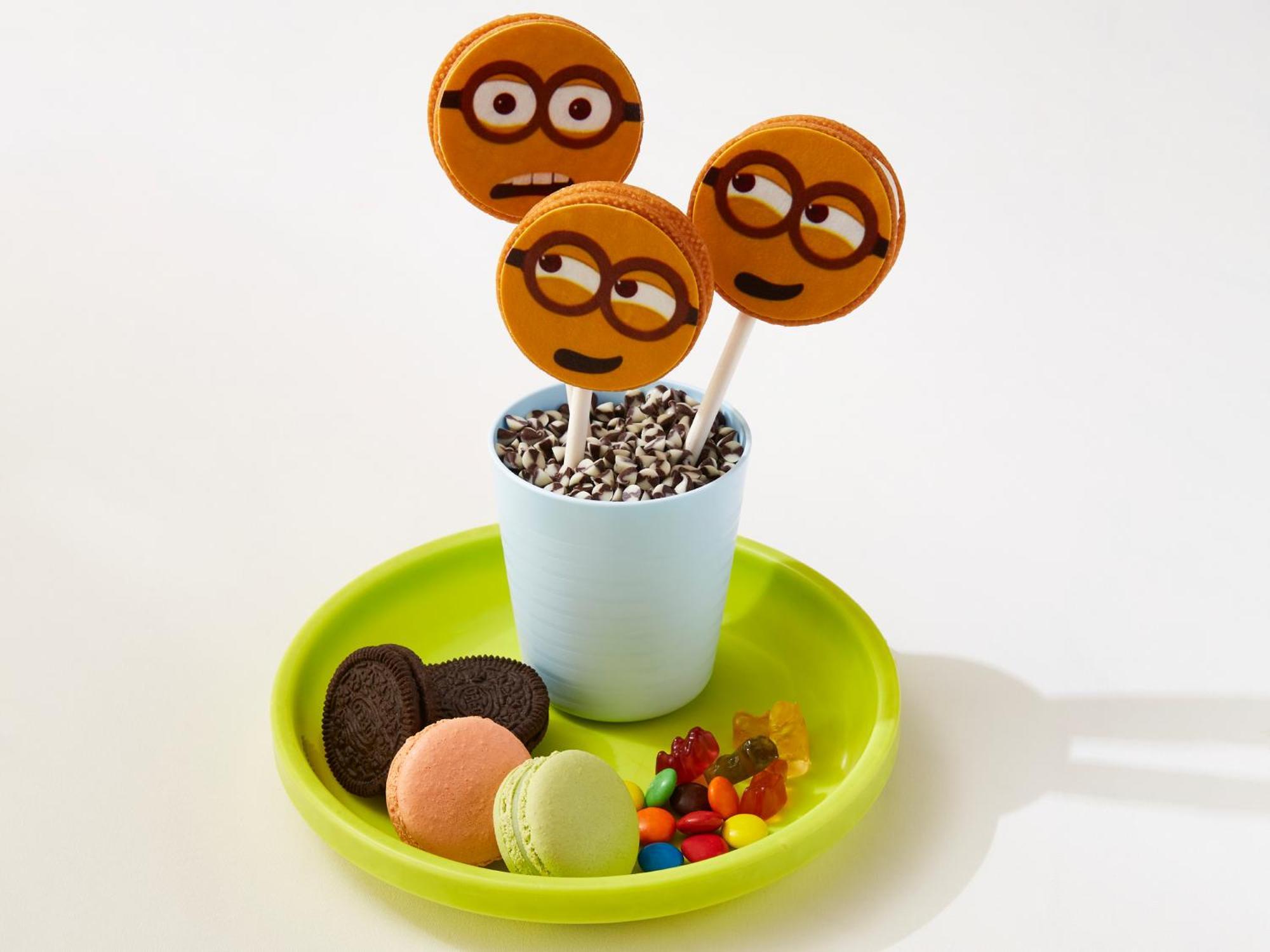 Conrad Bangkok Hotel Eksteriør billede Minion-themed desserts